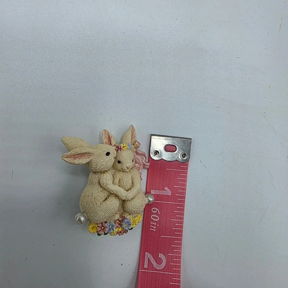 Avon‎ Womens Novelty Bunny Pin Floral Pearl Tails Vintage 1999 Cottagecore OS